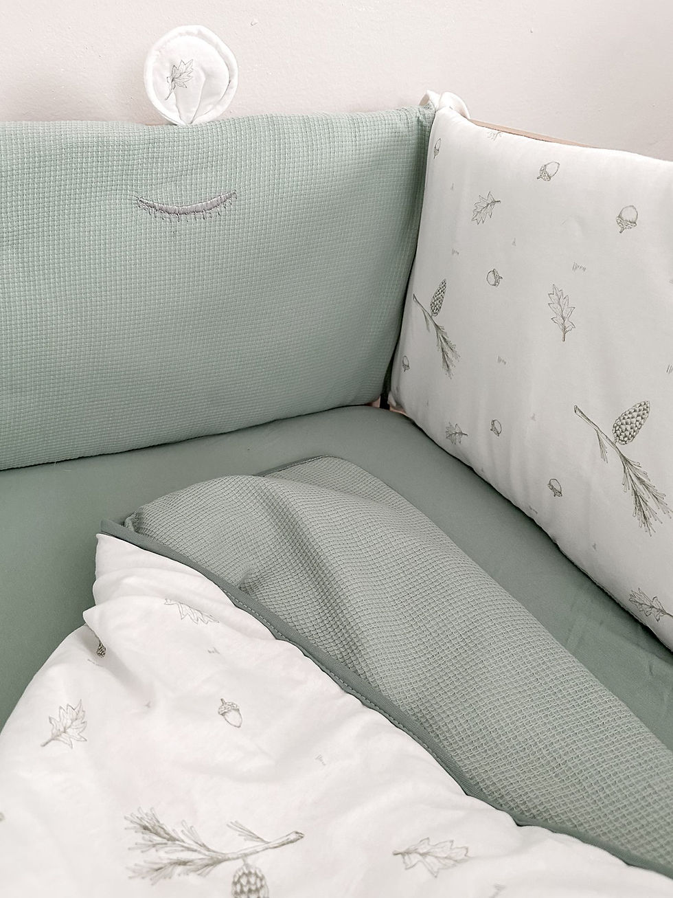 תמונה ממוזערת: מגן ראש למיטת תינוק