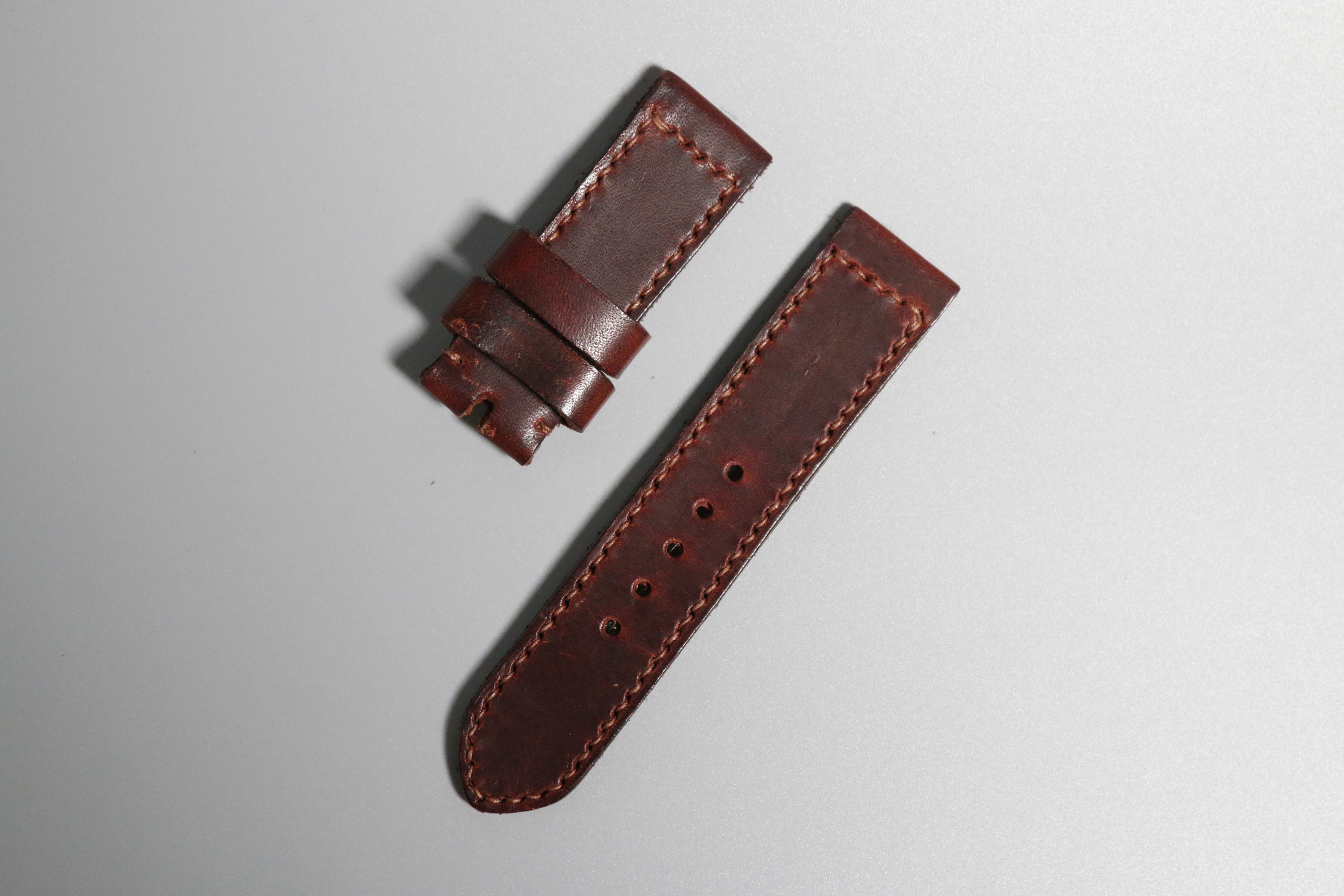 สาย HANS STICH รุ่น HORWEEN SERIES สี RUSSET BROWN ด้ายสีแดงน้ำตาล