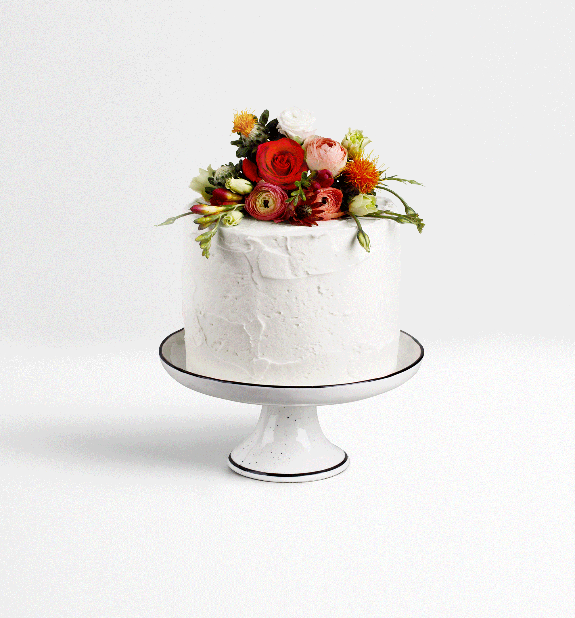 Wedding white cake & red flowers