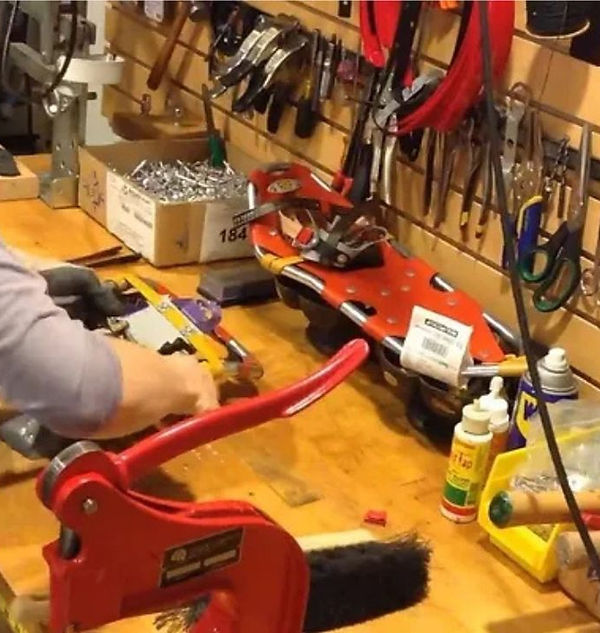 Professional MSR Binding Installation – Simard Sport Laval technician fitting new harness and strap parts.