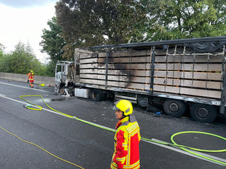 Einsatz Nr. 10 , Fahrzeugbrand groß, BAB2 