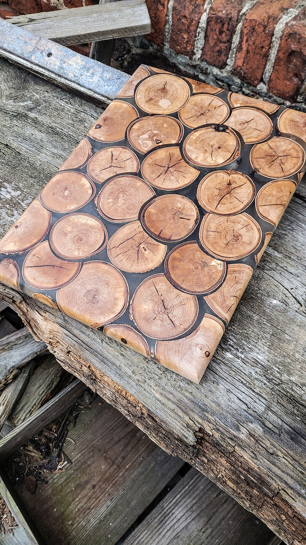 Miniaturbild: servierbrett-birch-beauty-birkenholz-epoxidharz-muster-zander-holzstudio-kyritz