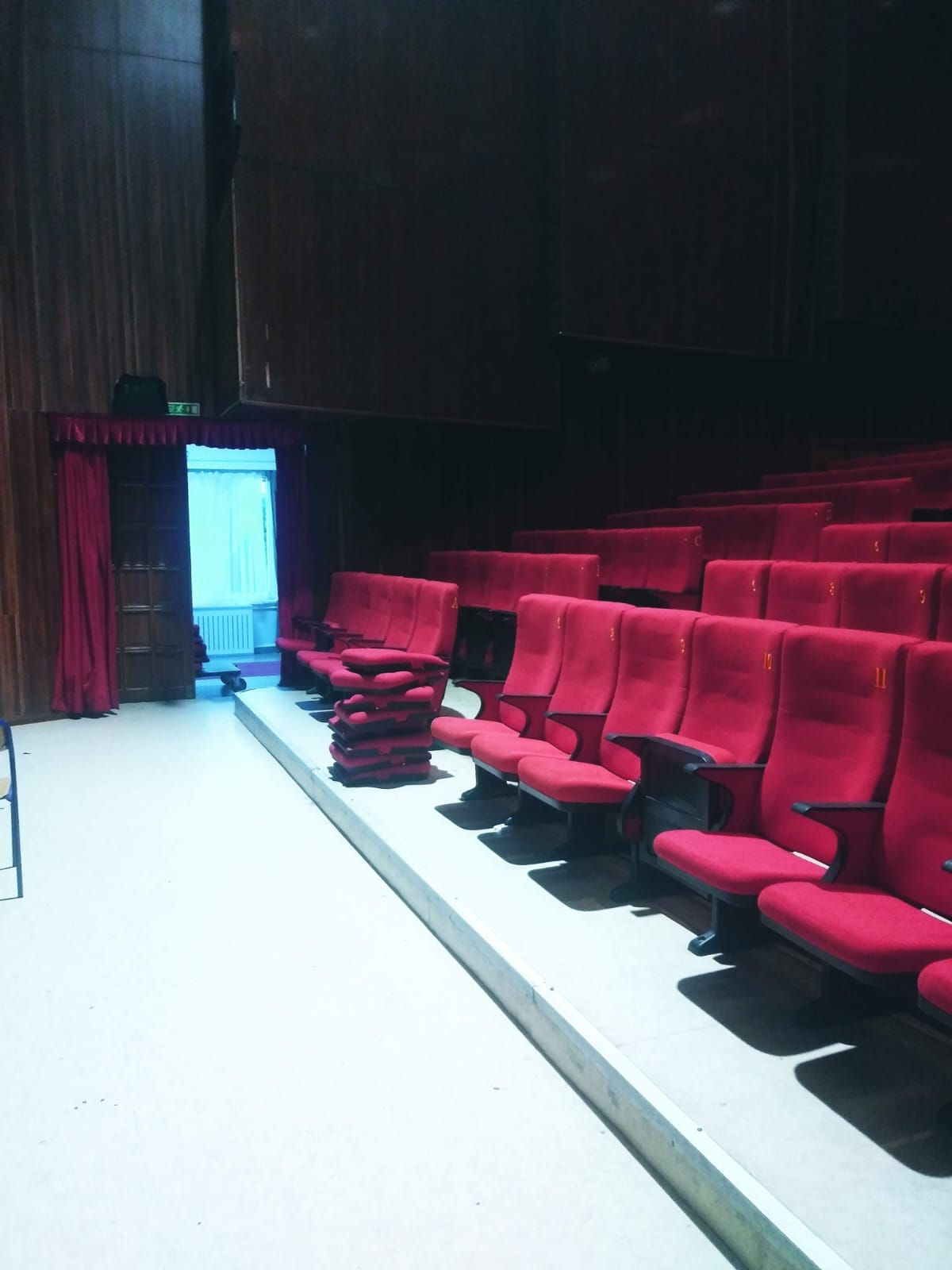 Yenilenmiş Konferans Koltuğu