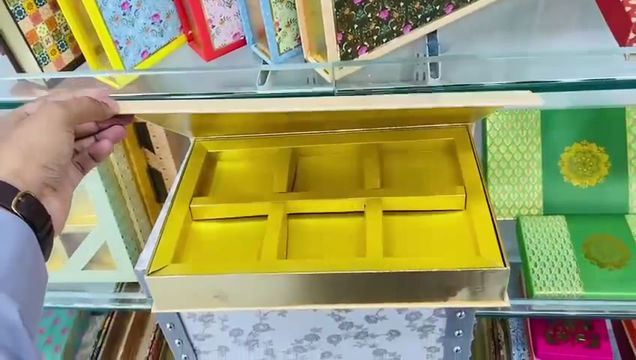 Thumbnail: Festive chocolate/dry fruit book