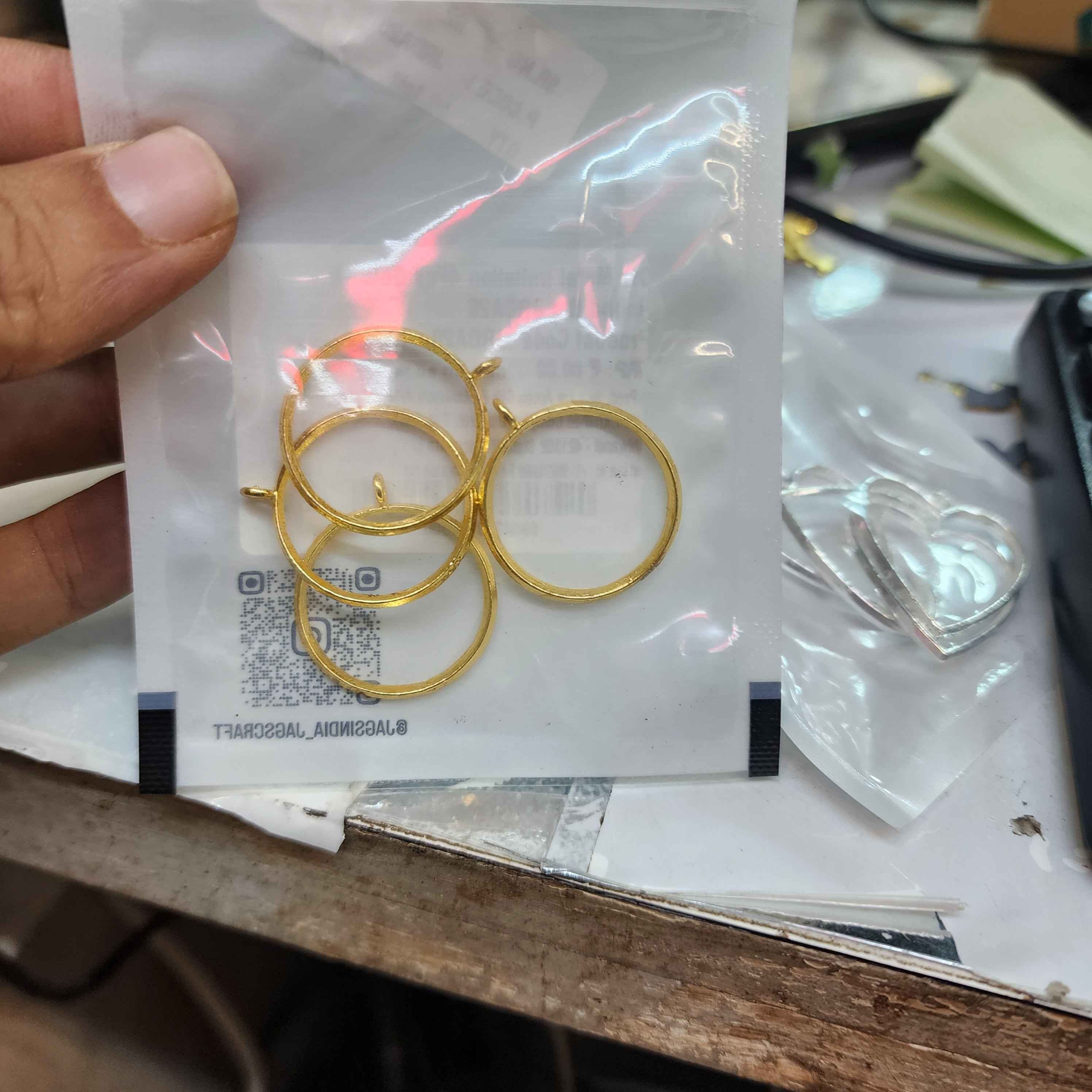 DLY METAL IMITATION GOLD ROUND BIG