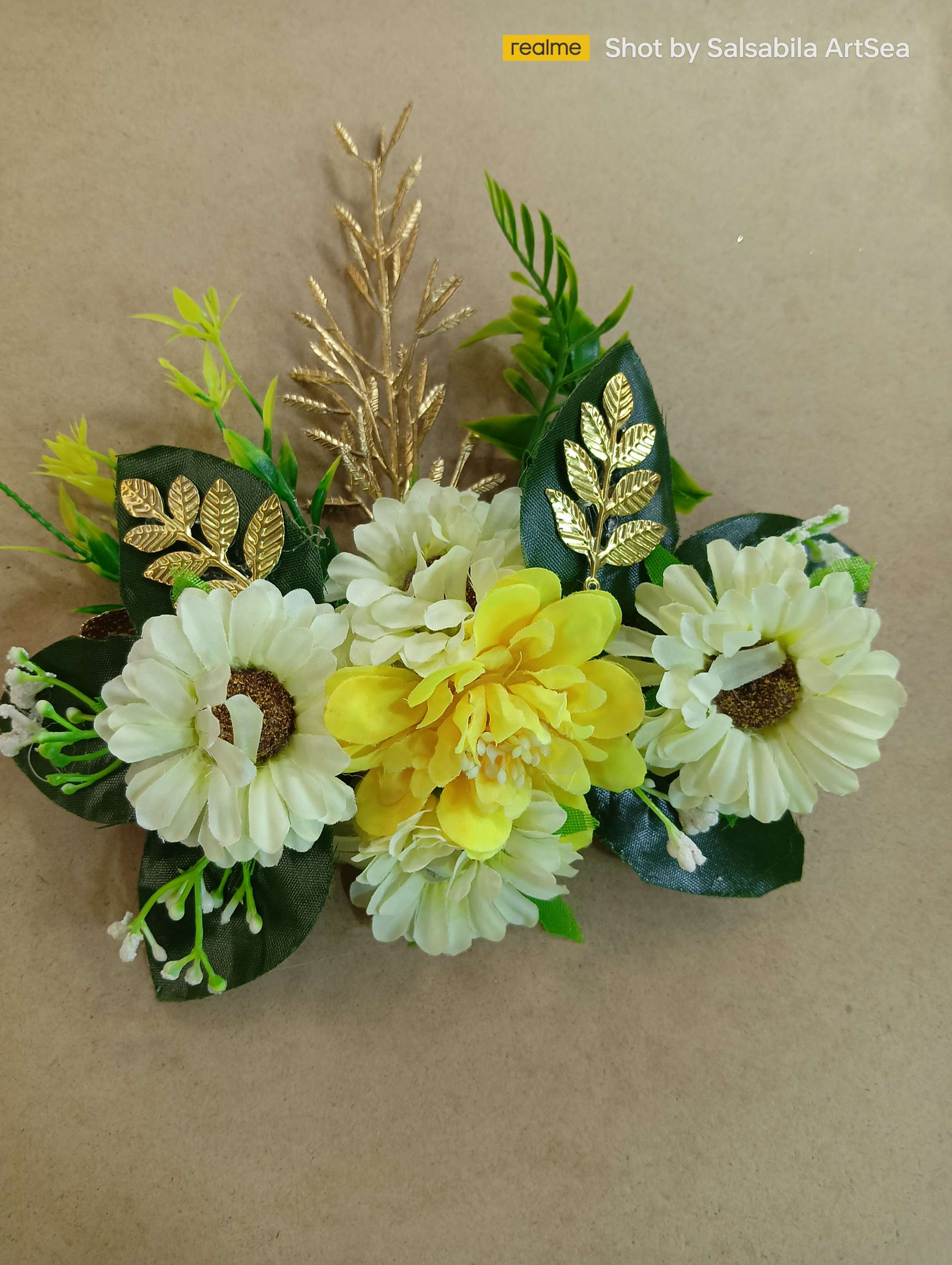Chime flower broach
