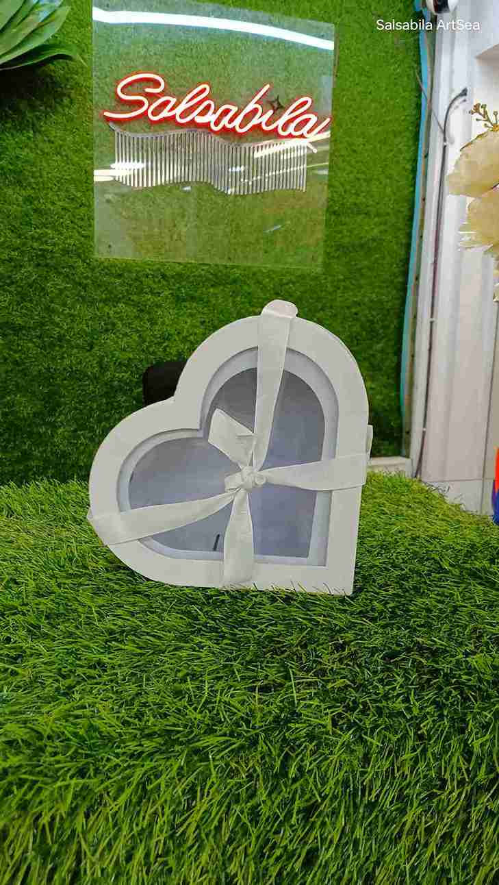 Thumbnail: Heart shape gift box