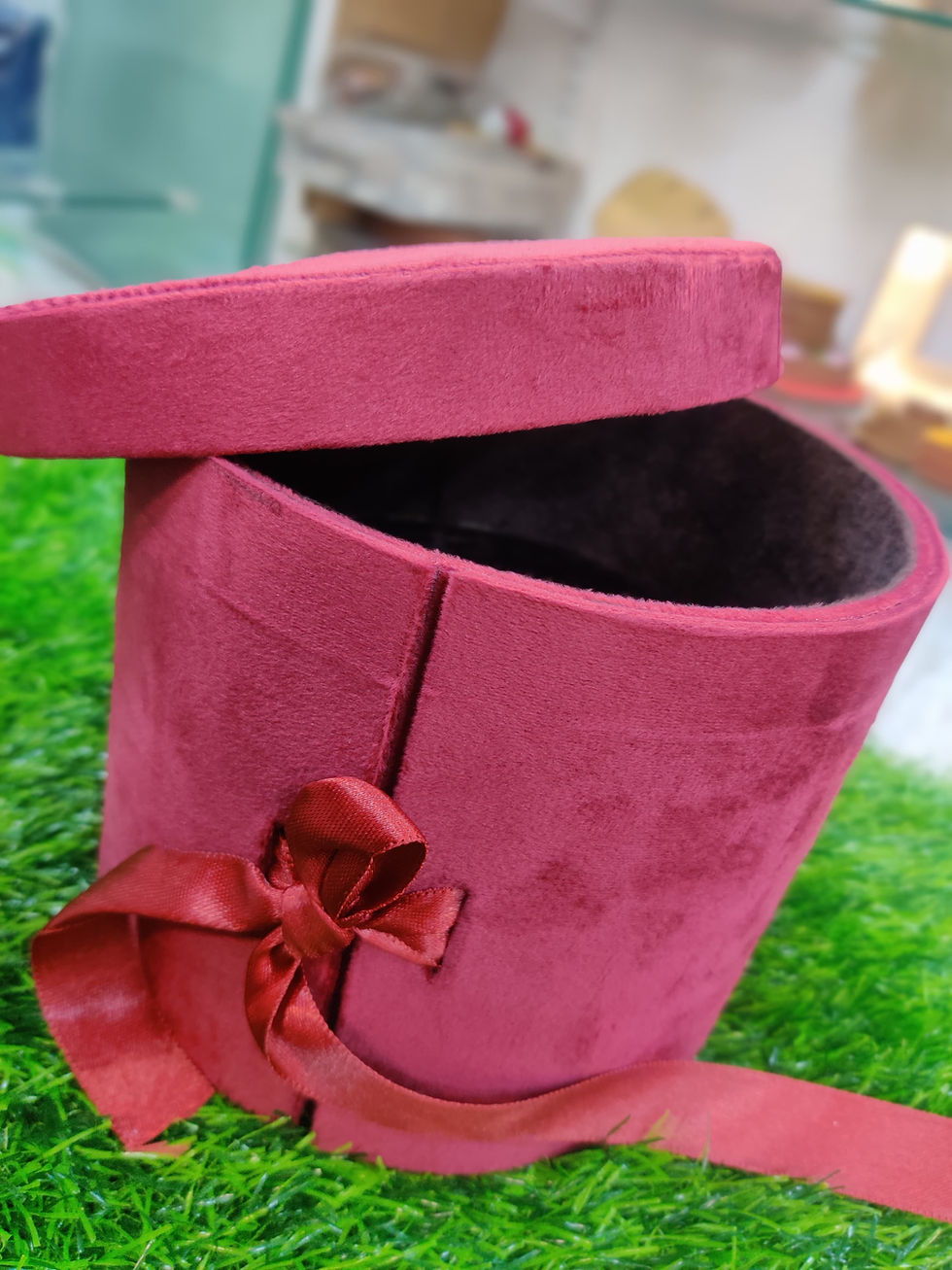 Thumbnail: Suede Round Surprise Box