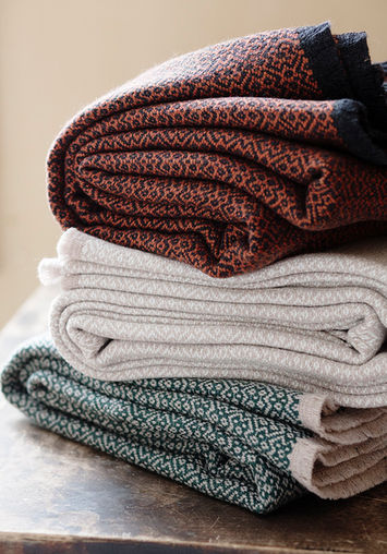 weiche gemusterte Wolldecke Koli Lapuan Kankurit