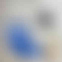 Gravity™ Schwebesessel von Varier in Blau – gefaltete Decke, ruhige Szene, Designklassiker in Esche natur