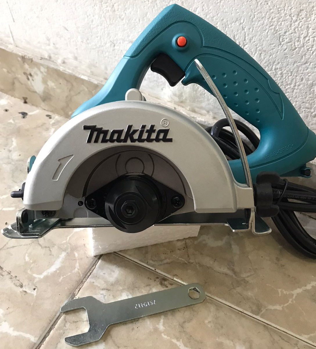 SERRA MARMORE MAKITA 4100NH2Z