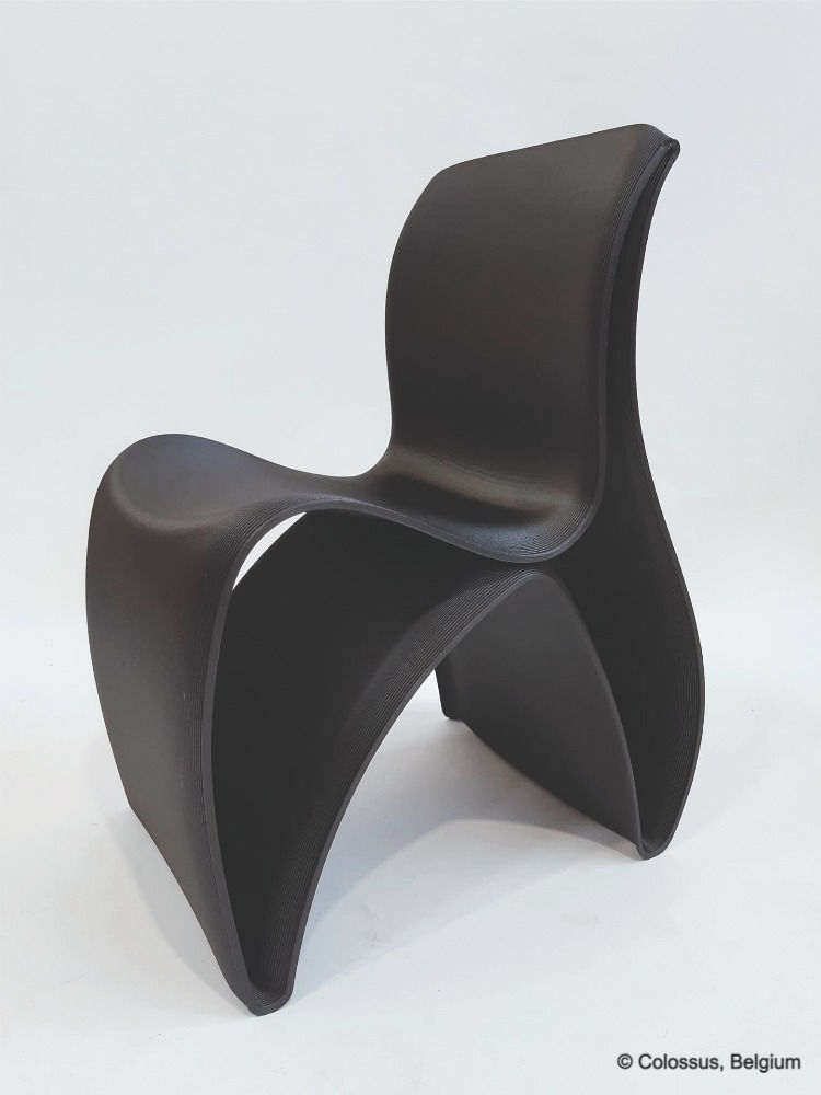 Large recycled plastic lawn chair 3D-printed by Colossus