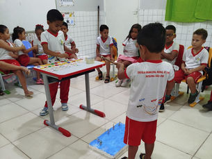 Atividade lúdica reforça aprendizado do alfabeto na Escola Rural