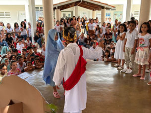Crianças emocionam comunidade com apresentações de Páscoa em escola Rural