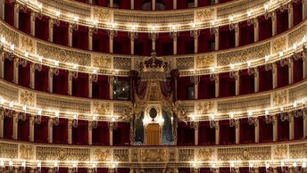 Sul palco del San Carlo il Civitas 2015 premia le stelle del cielo, del teatro e del cinema sposando
