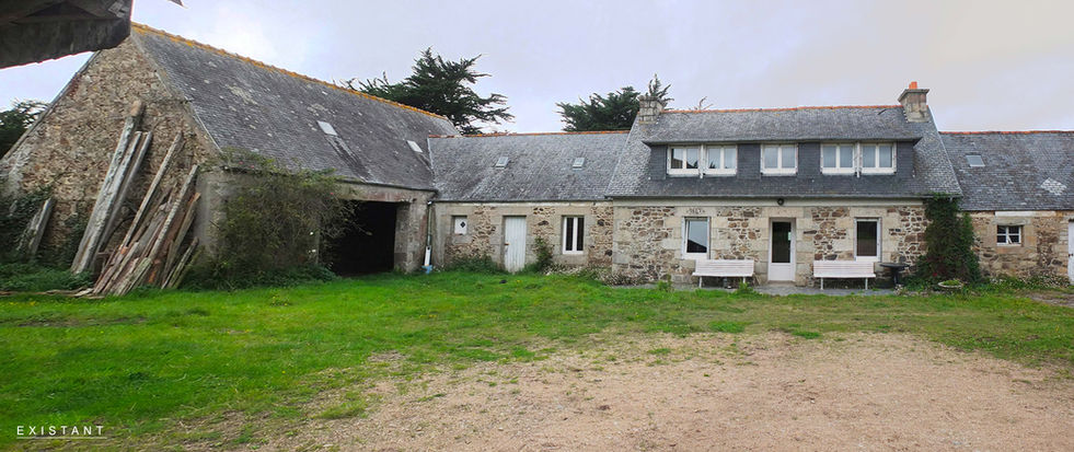 Construction d'une maison individuelle et réhabilitation d'une ferme en pierre.