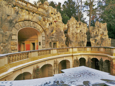 Umělá jeskyně v Gröbovce je cílem vycházek řady obyvatel Prahy