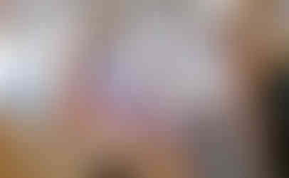 Autory výmalby v kapli svatého Kříže jsou Adolf Liebscher a Adolf Körber