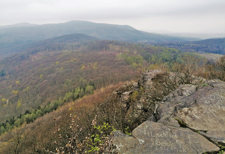 Lipská hora má dvě naprosto nesourodé poloviny - Půlnoční a Sluneční stranu