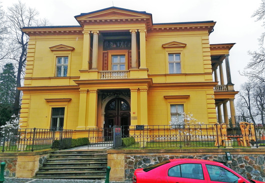 Lannova vila byla navržena věhlasnými architekty - Antonínem Barvitiusem a Ignácem Ullmannem