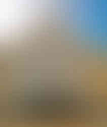 Detail budovy Husova sboru, která vévodí dejvickému Šabachově parku