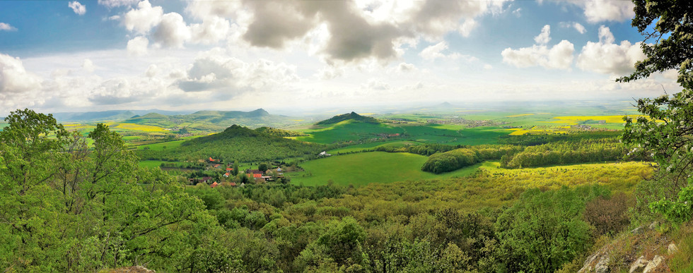 Panoramatický pohled z vrcholu Oltáříku