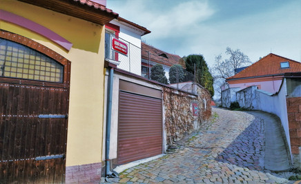 Lokalita Dolních a Horních Chaloupek byla původně místem, kde si chudí dělníci zřizovali své malé domy