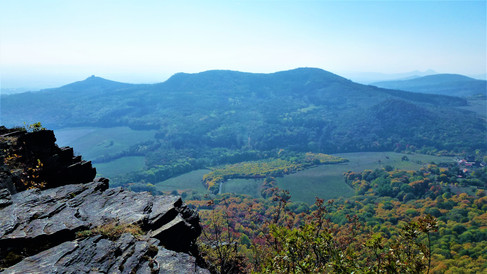 Pohled přes Půlnoční stranu Lipské hory