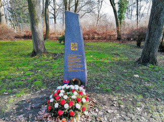 Čestná pohřebiště mohla vzniknout na Ďáblickém hřbitově až po sametové revoluci