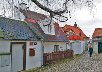 Vesnické památkové zoně Střešovičky se také někdy říká Druhá Zlatá ulička