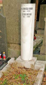 Strohý prostý a nenápadný je hrob Emila Františka Buriana na vyšehradském hřbitově