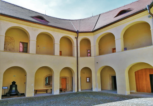 Nádvoří roztockého zámku