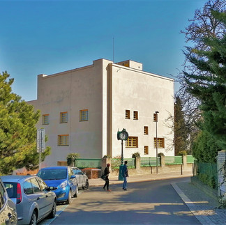 Müllerova vila je vynikajícím architektonickým počinem, který vznikal na zakázku pro významného stavebního podnikatele Františka Müllera