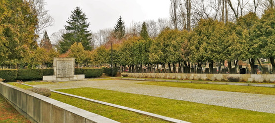 Symbolický hrob padlých Pražanů během II. světové války na pražských Olšanech