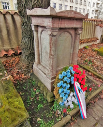 Pohřební kámen jedné z nejslavnějších osobností české historie - Josefa Jungmanna