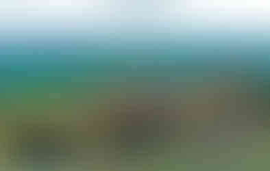 Vydlabané svahy hory Rohatec jsou důkazem bývalé lomové činnosti na temeni i vršku hory