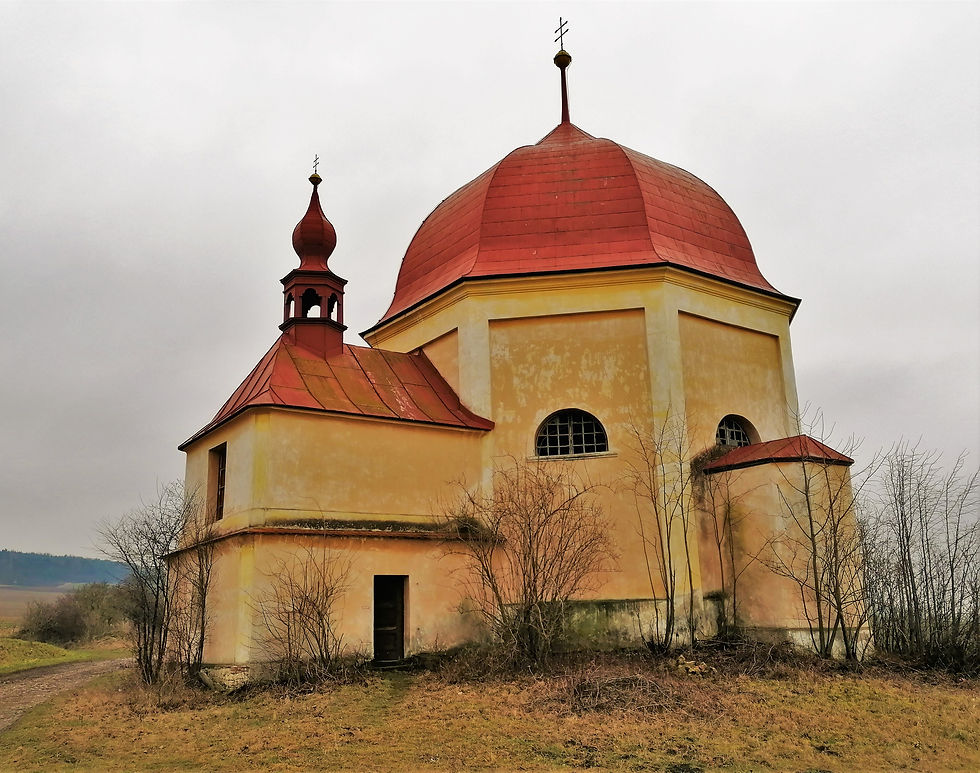 Kaple Navštívení Panny Marie je krásnou stavbou zdobící okoí, bohužel dnes se nachází v poměrně neutěšeném stavu