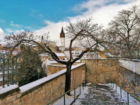 Máchovy schody na parkánech José Rizala nabízejí nádherný výhled na litoměřické biskupství