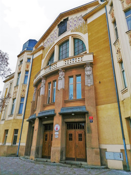 Vstupní rizalit Libeňské sokolovny