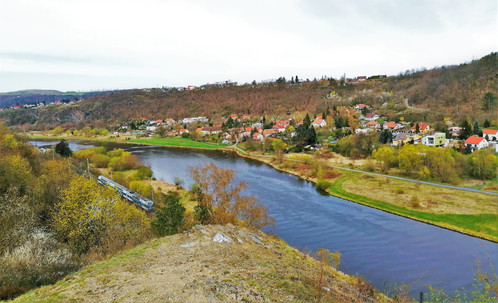 Kamenný jazyk u druhého vyhlídkové místa u Roztok dovoluje nerušený výhled