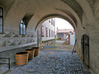 Hospodářský dvůr u zámku v Libochovicích