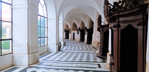 Ambit kolem NKP Baziliky Panny Marie Bolestné nabízel dřív věřícím možnost rozřešení u zpovědi, dnes vyžaduje hlavně okamžitou finanční výpomoc