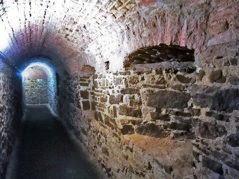 Řada oken ve vyšehradských kasematech je dnes už zazděná