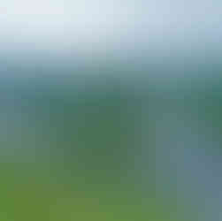 Z vinice pod mělnickým zámkem je vidět nejužší tok Labe (nejvíce vlevo), Vltavy a laterálního plavebního kanálu Vraňany - Hořín