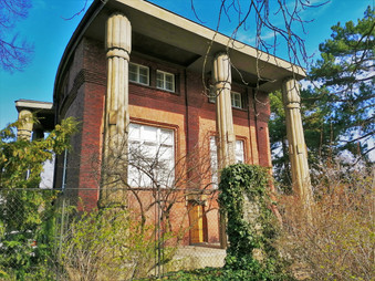 Bílkova vila dnes slouží jako expozice umělcovy tvorby