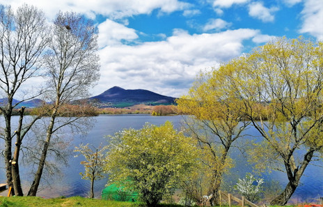 Na břehu Žernoseckého jezera