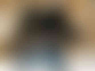 Návštěvníci umělé jeskyně v parku Gröbovka si mohou odpočinout v zákoutích u uměle vytvořených posezení