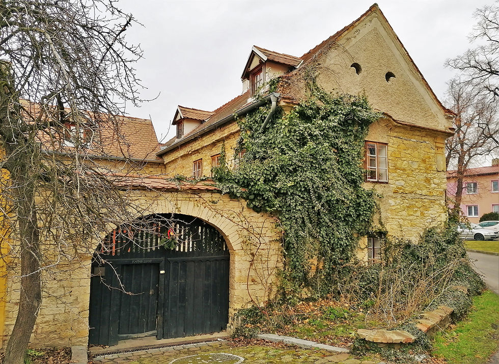 Typická zástavba Slavětína nad Ohří