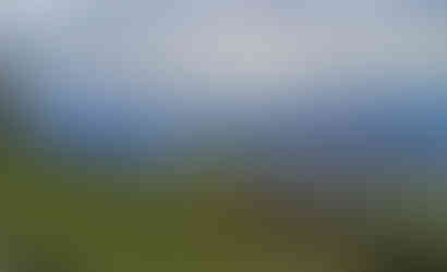 Jako na dlani je z Lovoše zákrut řeky Labe a zpozorovat můžeme i velké továrny s vysokými komíny na obzoru