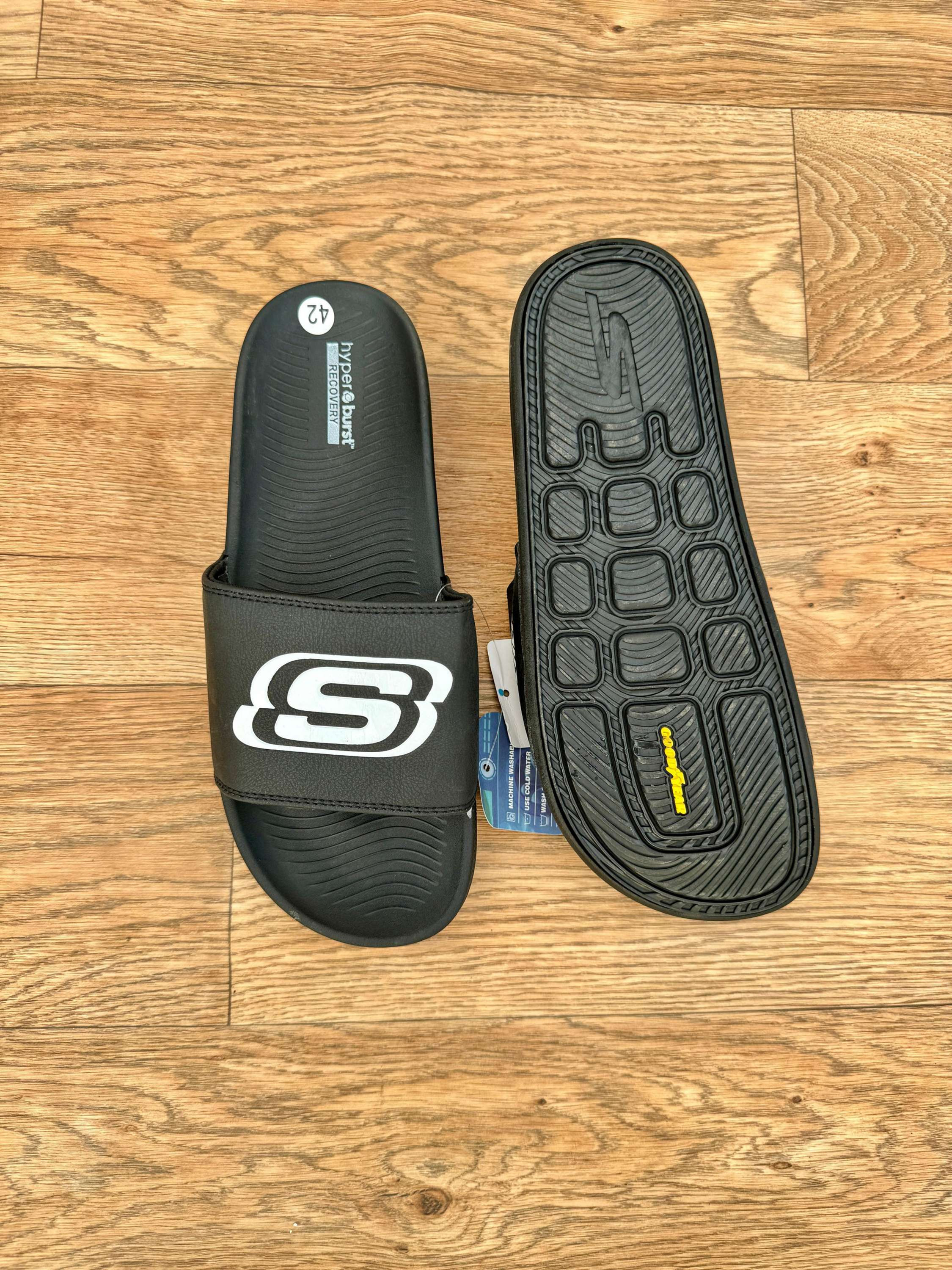 Skechers hyper Brust Memory Form Slide
